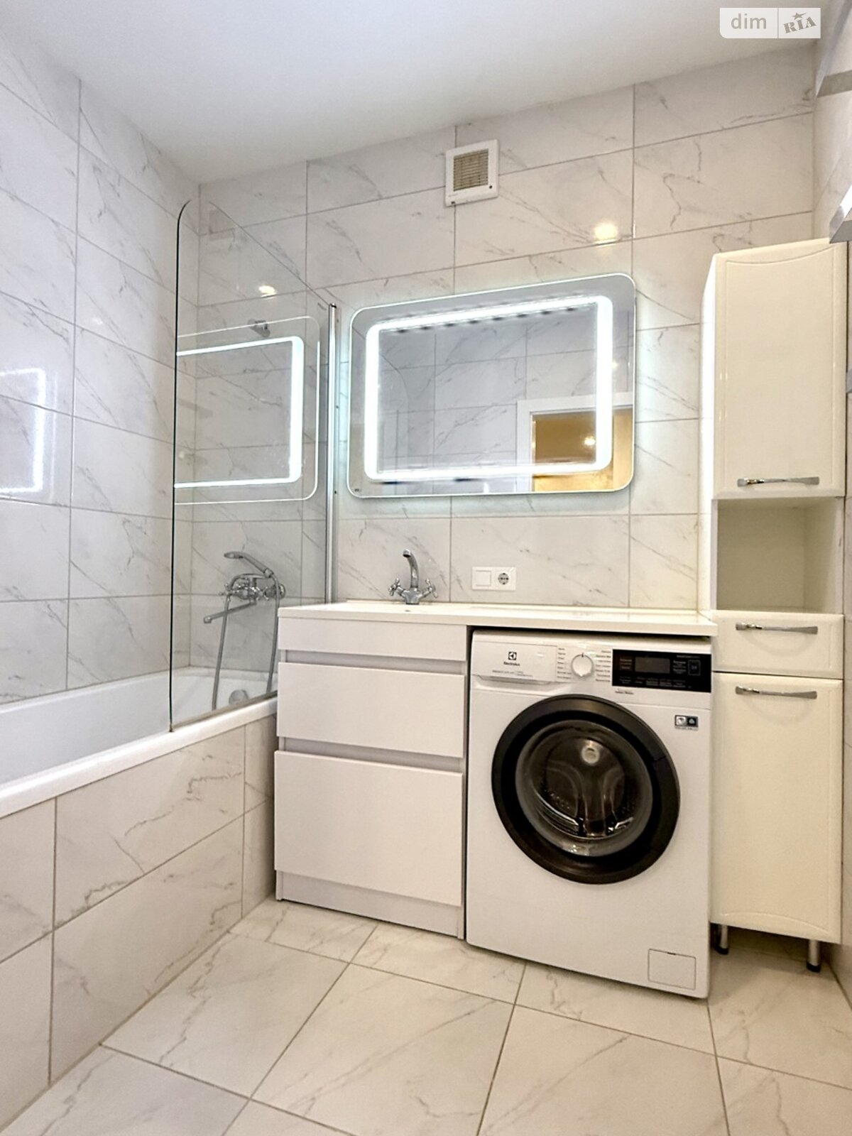 трехкомнатная квартира в Ровно, район Южный, на ул. Черновола Вячеслава 91Ф, кв. 31 в аренду на долгий срок помесячно фото 1 трехкомнатная квартира в Ровно, район Южный, на ул. Черновола Вячеслава 91Ф, кв. 31 в аренду на долгий срок помесячно фото 1