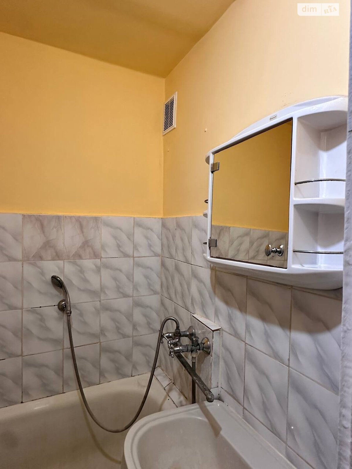 однокомнатная квартира в Ровно, район Ювилейный, на ул. Соборная в аренду на долгий срок помесячно фото 1 однокомнатная квартира в Ровно, район Ювилейный, на ул. Соборная в аренду на долгий срок помесячно фото 1