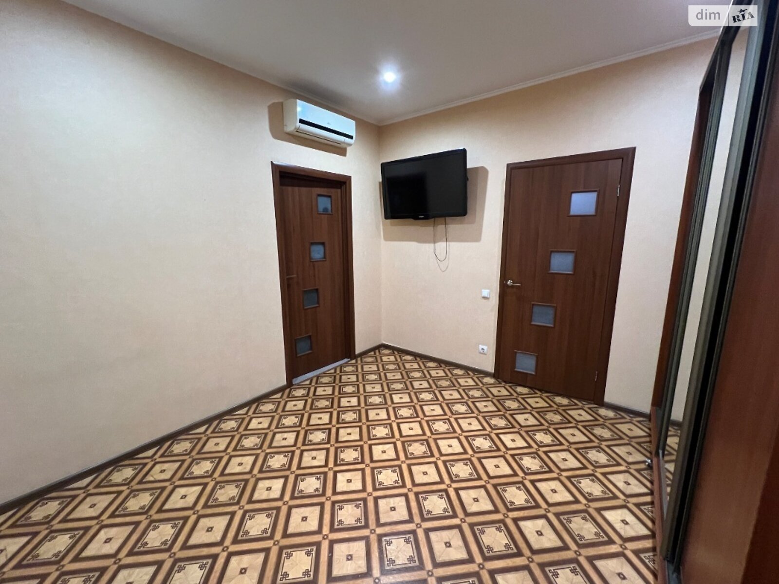 двухкомнатная квартира с ремонтом в Софиевской Борщаговке, на ул. Академика Амосова 1/34 в аренду на долгий срок помесячно фото 1