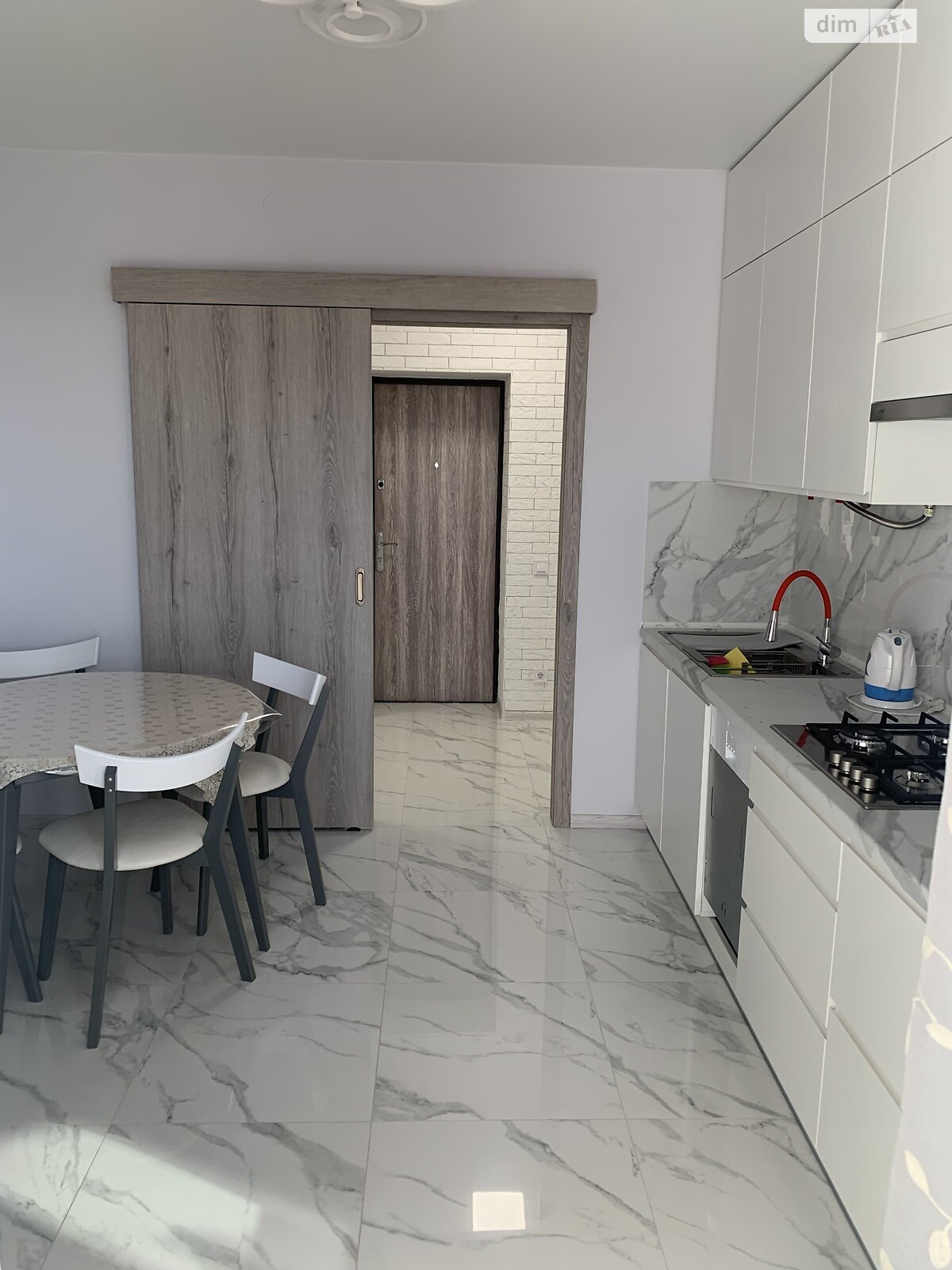 двухкомнатная квартира в Стрые, район Ланы Верхние, на ул. 1-го Ноября 17, кв. 5 в аренду на долгий срок помесячно фото 1 двухкомнатная квартира в Стрые, район Ланы Верхние, на ул. 1-го Ноября 17, кв. 5 в аренду на долгий срок помесячно фото 1