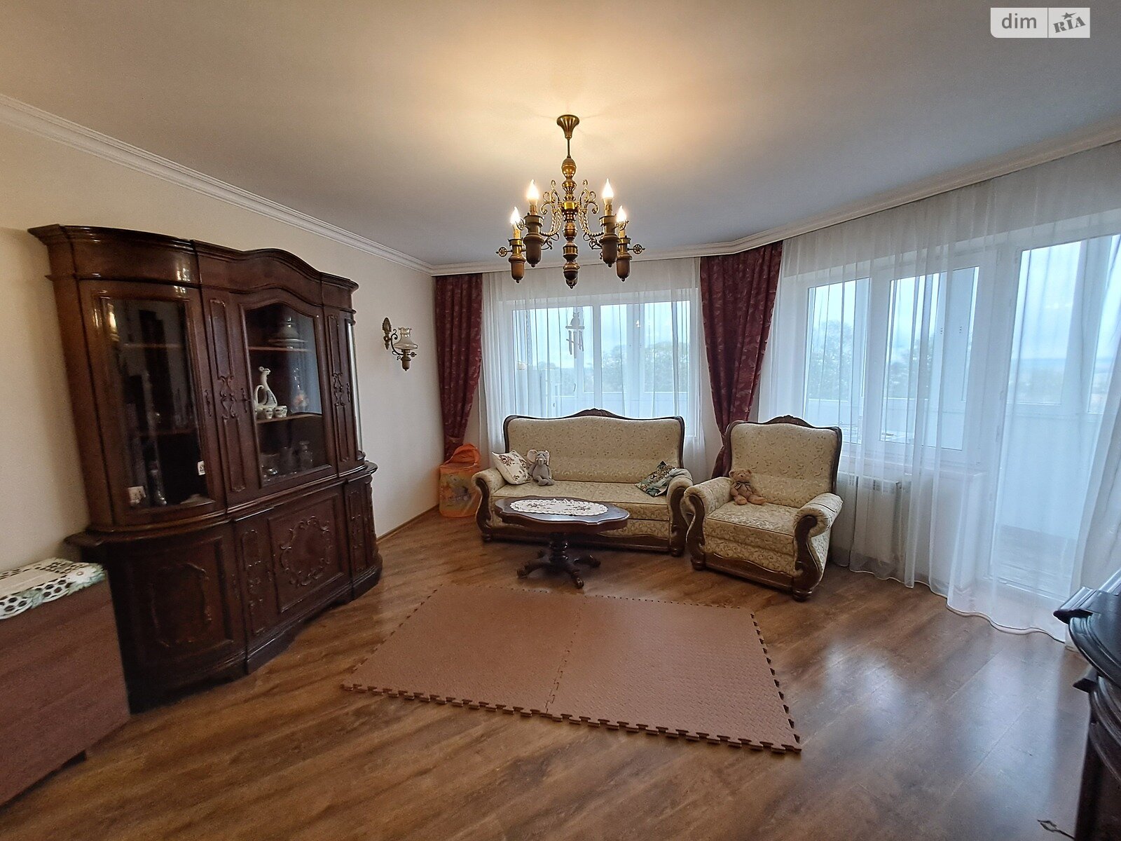 трехкомнатная квартира в Тернополе, район Аляска, на ул. Симоненко Василия 6 в аренду на долгий срок помесячно фото 1