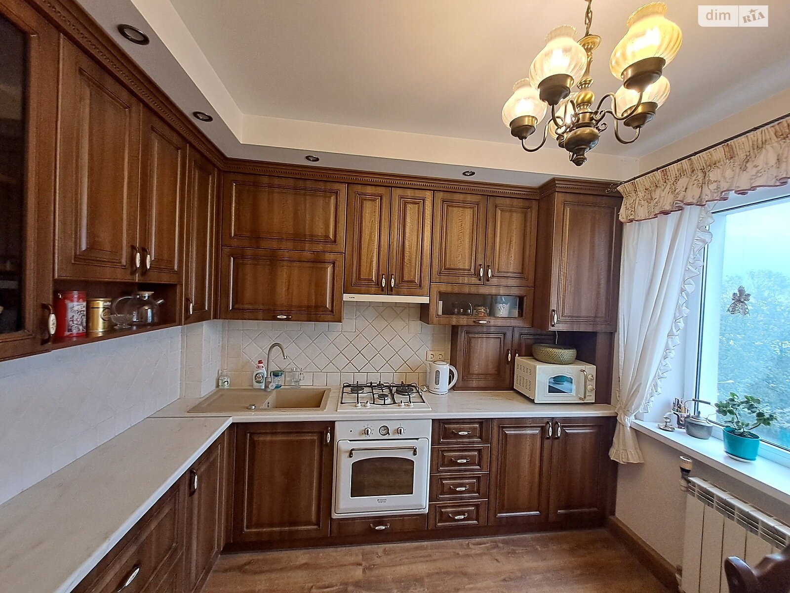 трехкомнатная квартира в Тернополе, район Аляска, на ул. Симоненко Василия 6 в аренду на долгий срок помесячно фото 1