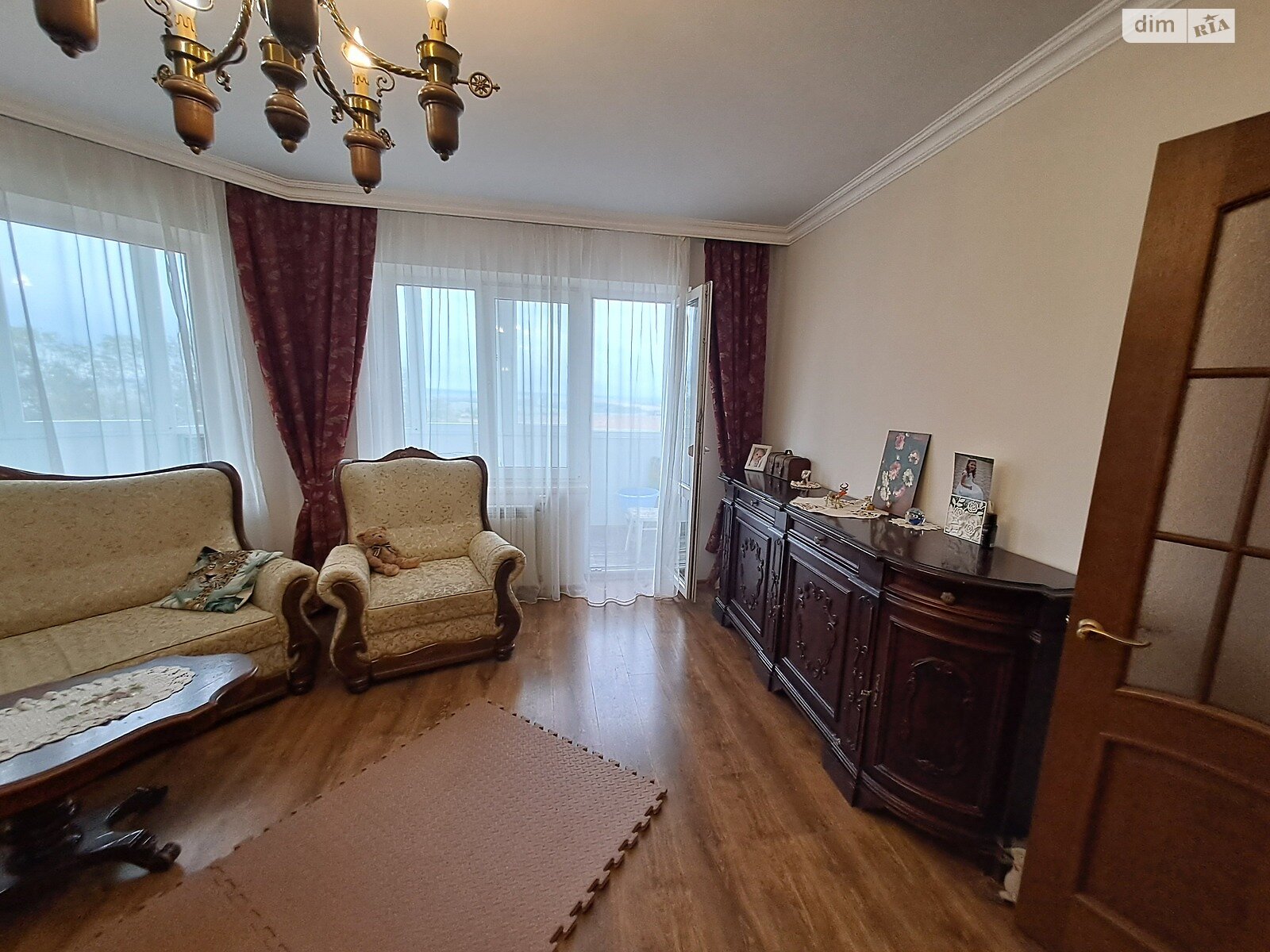 трехкомнатная квартира в Тернополе, район Аляска, на ул. Симоненко Василия 6 в аренду на долгий срок помесячно фото 1