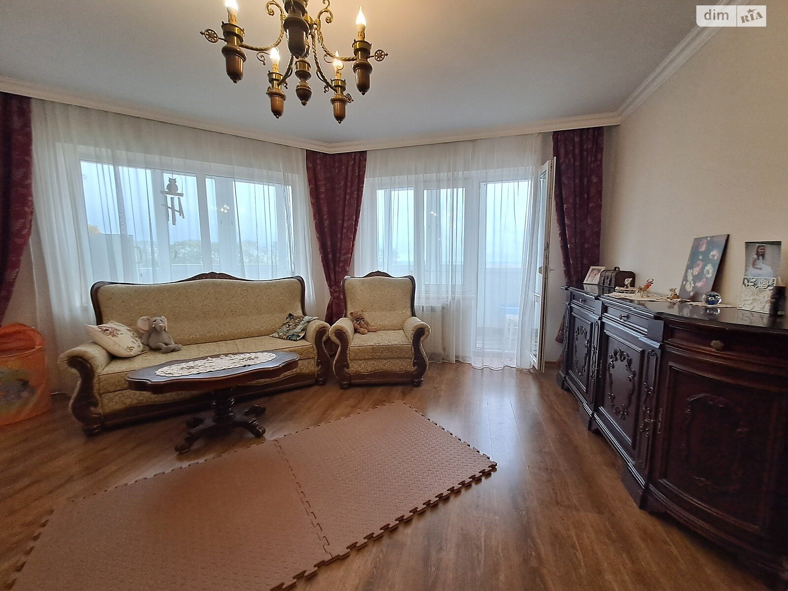 трехкомнатная квартира в Тернополе, район Аляска, на ул. Симоненко Василия 6 в аренду на долгий срок помесячно фото 1