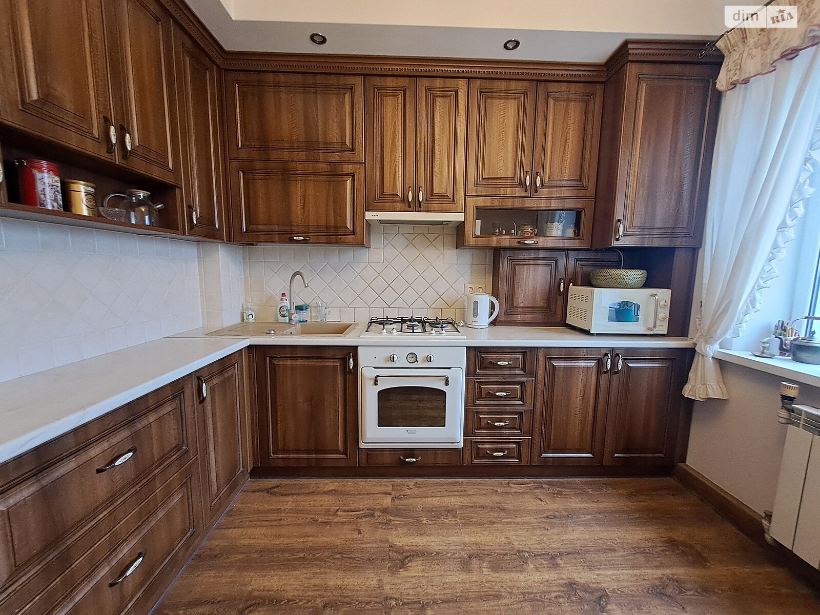 трехкомнатная квартира в Тернополе, район Аляска, на ул. Симоненко Василия 6 в аренду на долгий срок помесячно фото 1