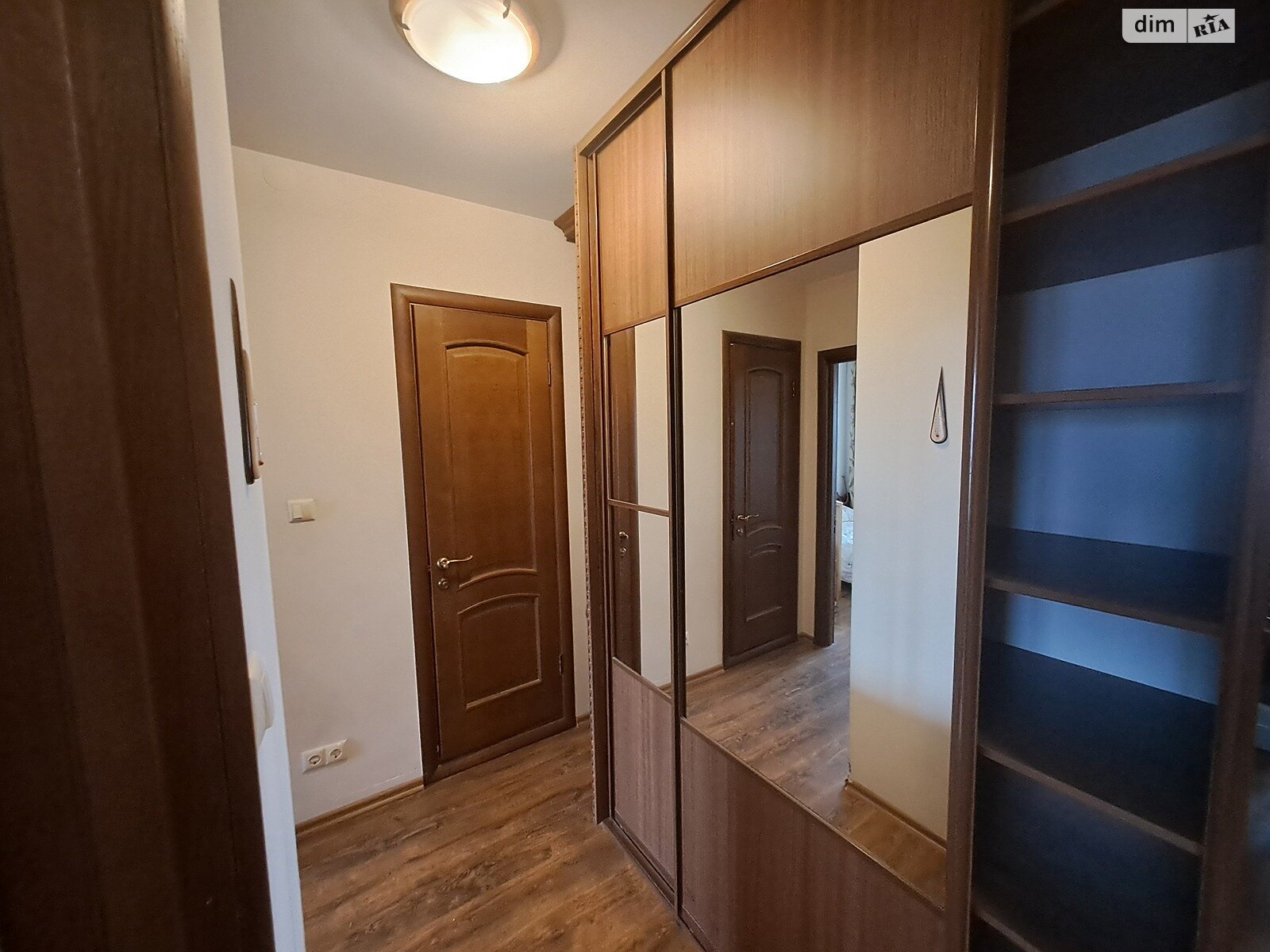 трехкомнатная квартира в Тернополе, район Аляска, на ул. Симоненко Василия 6 в аренду на долгий срок помесячно фото 1