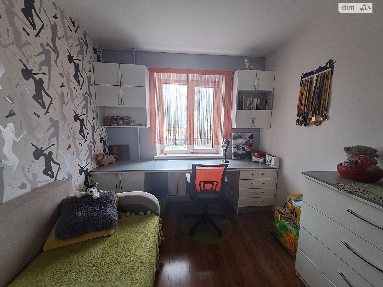 трехкомнатная квартира в Тернополе, район Аляска, на ул. Симоненко Василия 6 в аренду на долгий срок помесячно фото 1