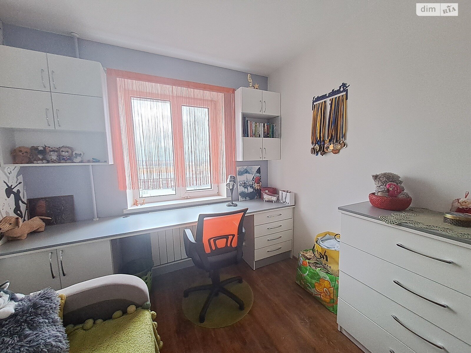 трехкомнатная квартира в Тернополе, район Аляска, на ул. Симоненко Василия 6 в аренду на долгий срок помесячно фото 1