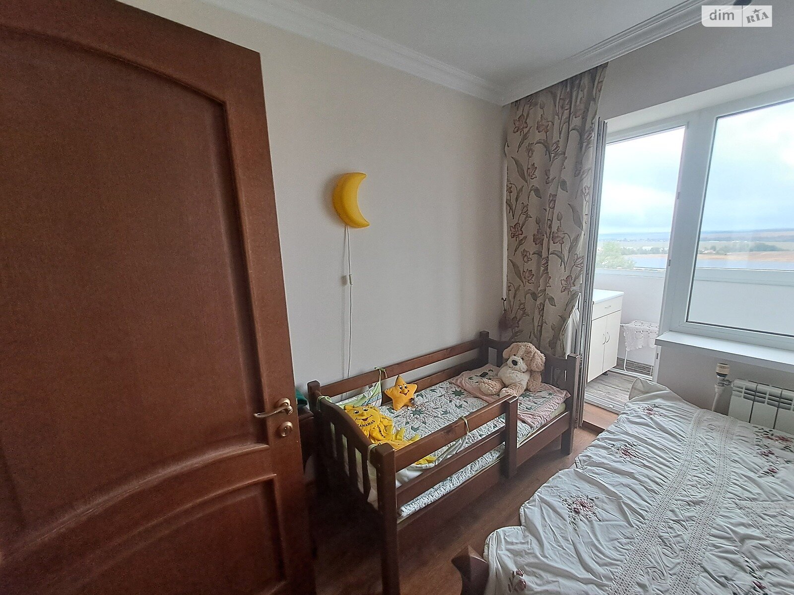 трехкомнатная квартира в Тернополе, район Аляска, на ул. Симоненко Василия 6 в аренду на долгий срок помесячно фото 1