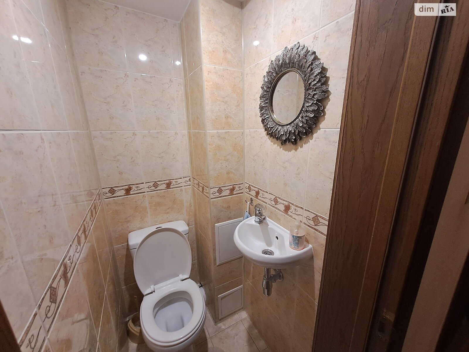 трехкомнатная квартира в Тернополе, район Аляска, на ул. Симоненко Василия 6 в аренду на долгий срок помесячно фото 1