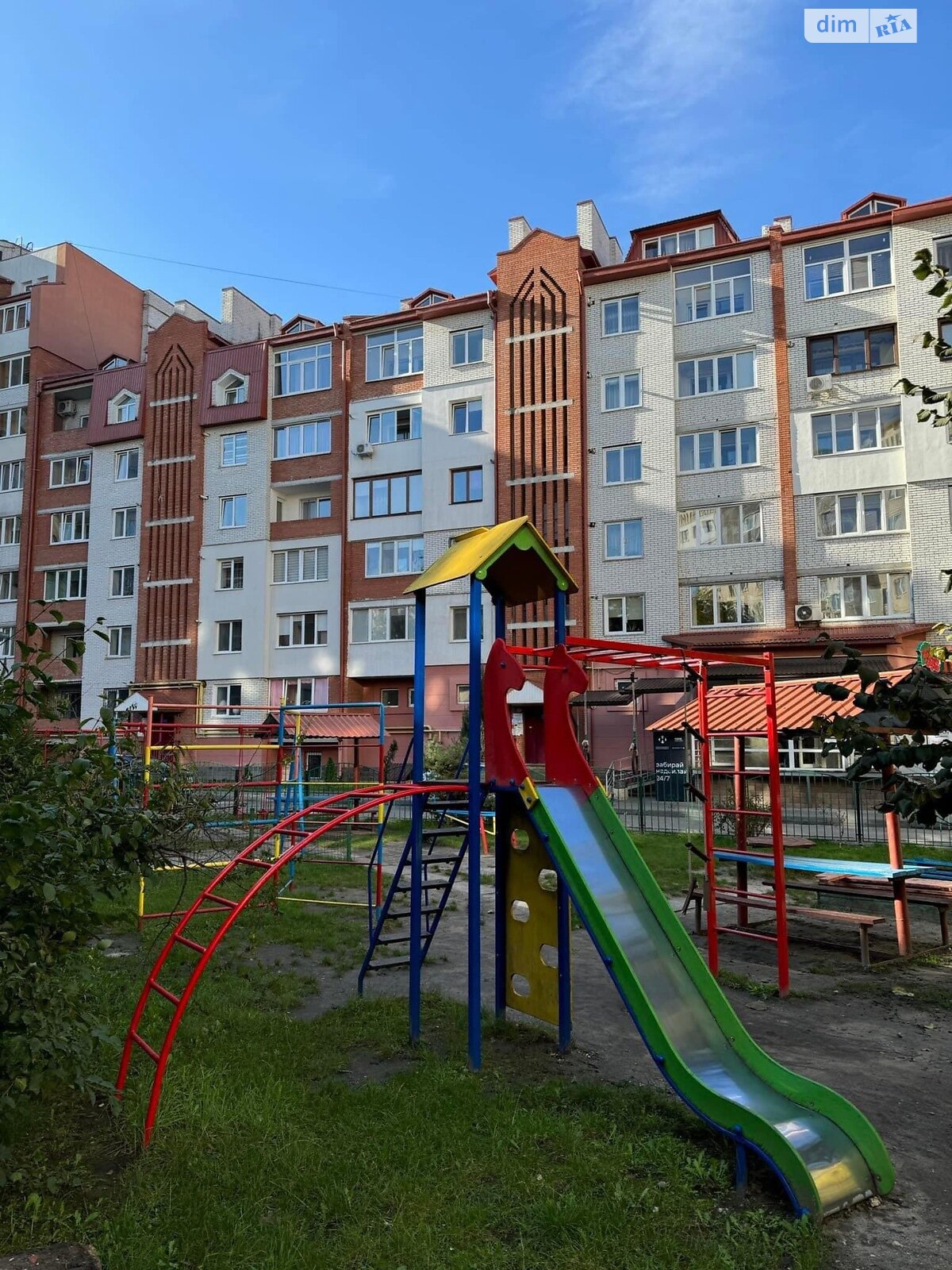 трехкомнатная квартира в Тернополе, район Бам, на ул. Бойчуков Братьев в аренду на долгий срок помесячно фото 1 трехкомнатная квартира в Тернополе, район Бам, на ул. Бойчуков Братьев в аренду на долгий срок помесячно фото 1