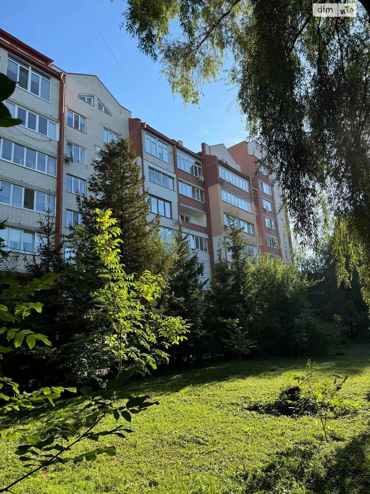 трехкомнатная квартира в Тернополе, район Бам, на ул. Бойчуков Братьев в аренду на долгий срок помесячно фото 1 трехкомнатная квартира в Тернополе, район Бам, на ул. Бойчуков Братьев в аренду на долгий срок помесячно фото 1