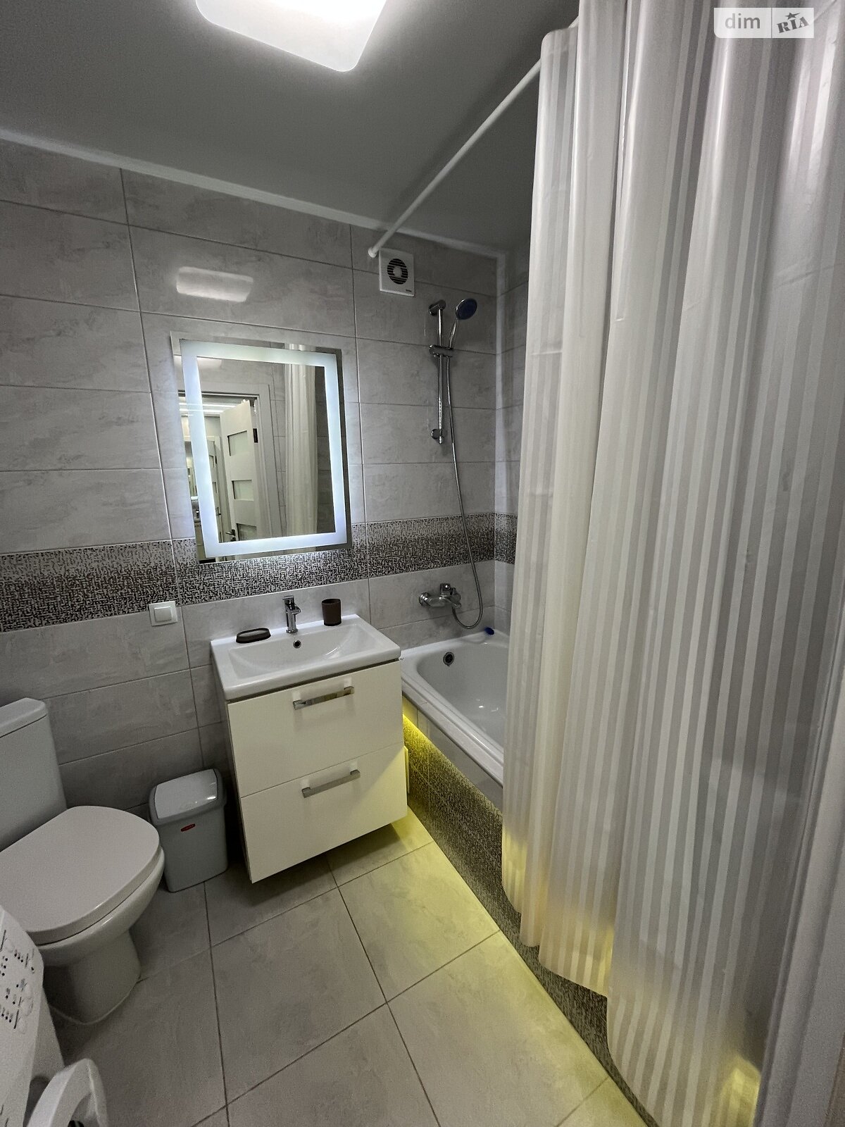 однокімнатна квартира в Тернополі, район Бам, на вул. Генерала Мирона Тарнавського 30 в довготривалу оренду помісячно фото 1 однокімнатна квартира в Тернополі, район Бам, на вул. Генерала Мирона Тарнавського 30 в довготривалу оренду помісячно фото 1