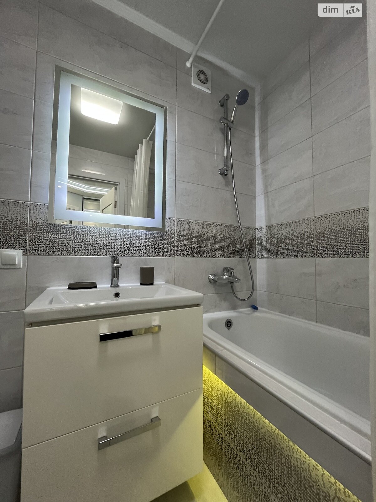 однокімнатна квартира в Тернополі, район Бам, на вул. Генерала Мирона Тарнавського 30 в довготривалу оренду помісячно фото 1 однокімнатна квартира в Тернополі, район Бам, на вул. Генерала Мирона Тарнавського 30 в довготривалу оренду помісячно фото 1