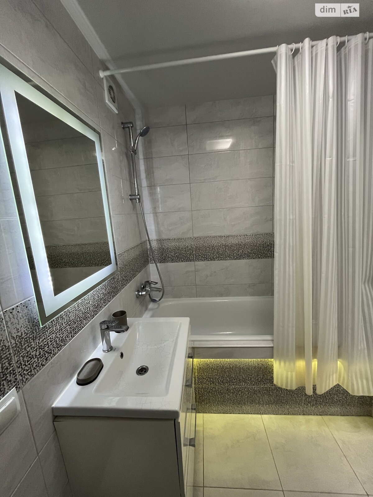 однокімнатна квартира в Тернополі, район Бам, на вул. Генерала Мирона Тарнавського 30 в довготривалу оренду помісячно фото 1 однокімнатна квартира в Тернополі, район Бам, на вул. Генерала Мирона Тарнавського 30 в довготривалу оренду помісячно фото 1