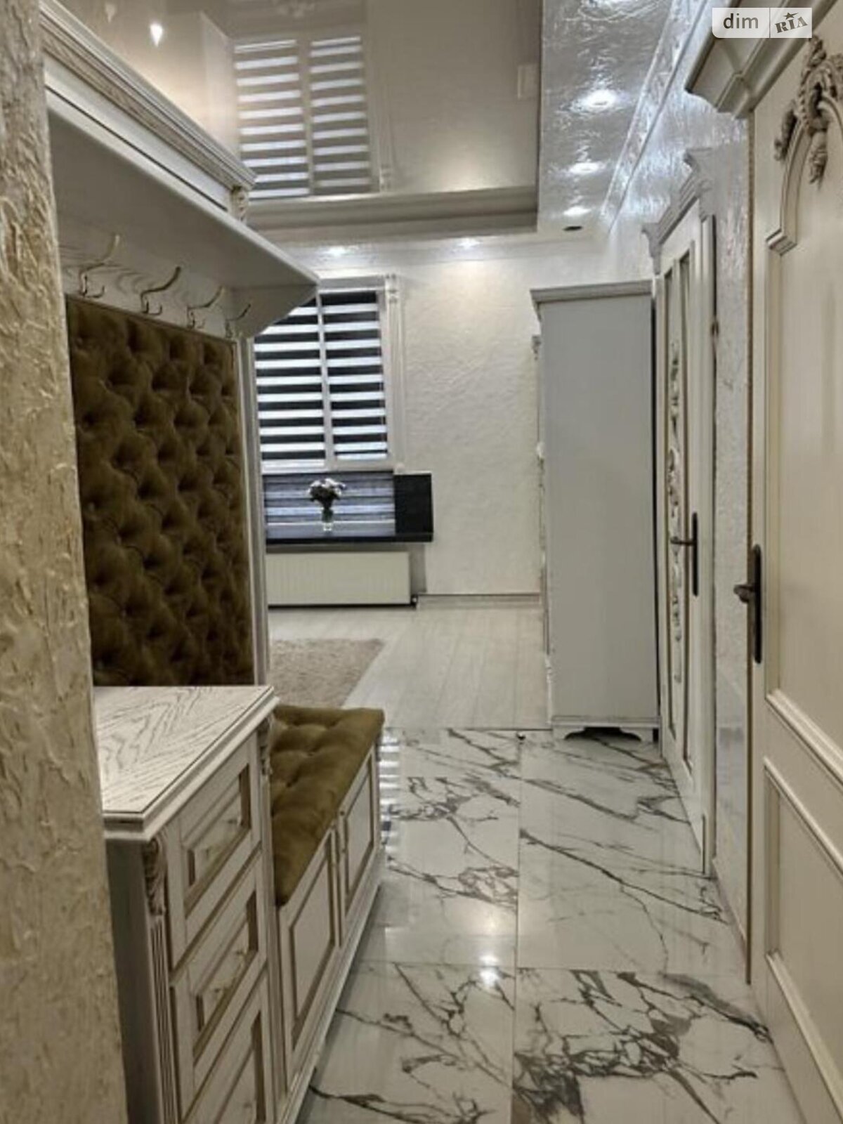 четырехкомнатная квартира в Тернополе, район Бам, на ул. Збаражская в аренду на долгий срок помесячно фото 1