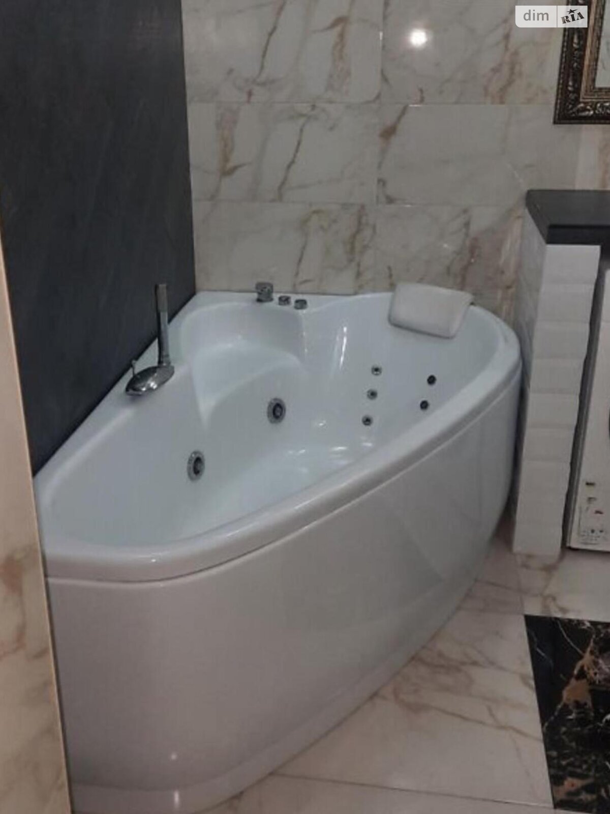 четырехкомнатная квартира в Тернополе, район Бам, на ул. Збаражская в аренду на долгий срок помесячно фото 1