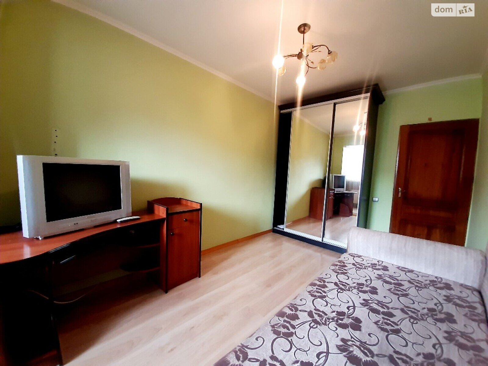 трехкомнатная квартира с мебелью в Тернополе, район Бам, на просп. Злуки в аренду на долгий срок помесячно фото 1