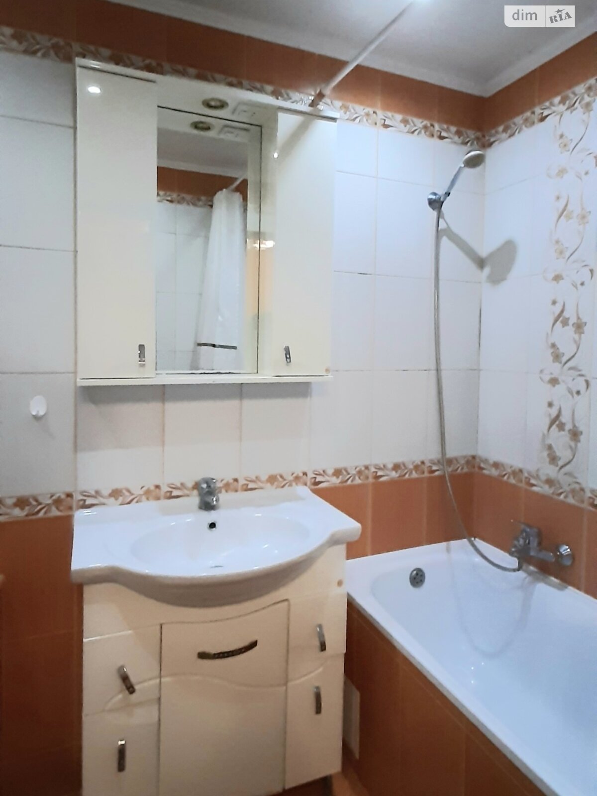 трехкомнатная квартира в Тернополе, район Дружба, на ул. Будного Степана в аренду на долгий срок помесячно фото 1