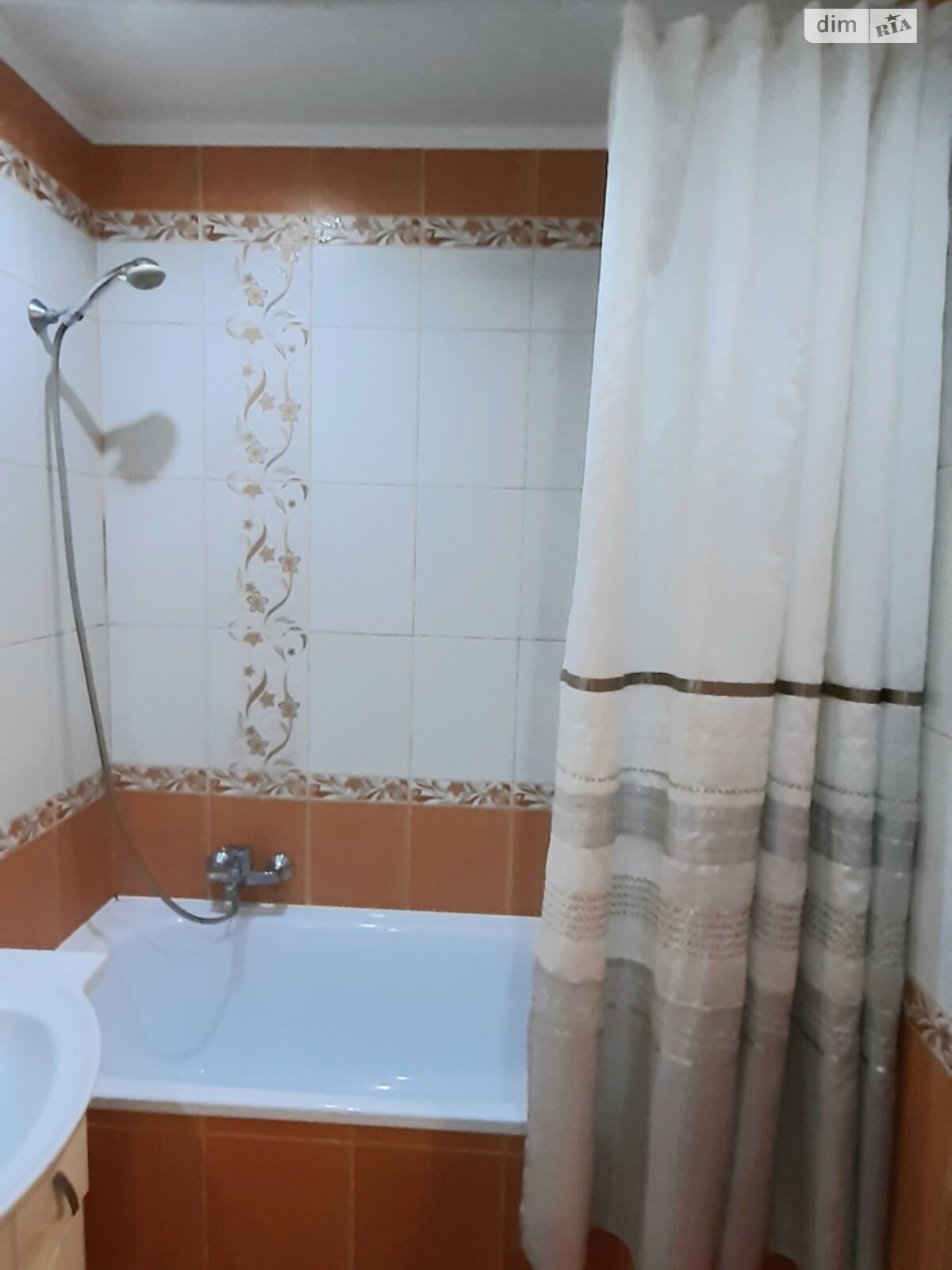 трехкомнатная квартира в Тернополе, район Дружба, на ул. Будного Степана в аренду на долгий срок помесячно фото 1