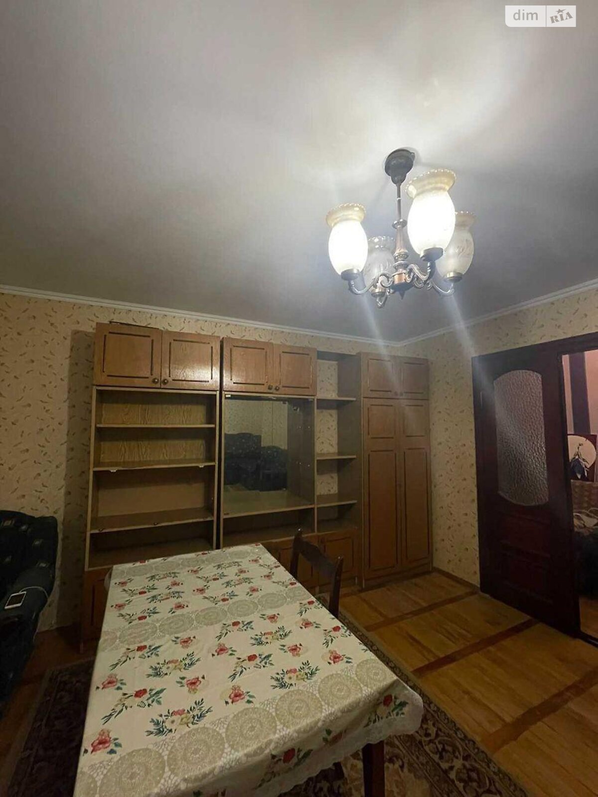 трикімнатна квартира в Тернополі, район Дружба, на вул. Бережанська в довготривалу оренду помісячно фото 1 трикімнатна квартира в Тернополі, район Дружба, на вул. Бережанська в довготривалу оренду помісячно фото 1