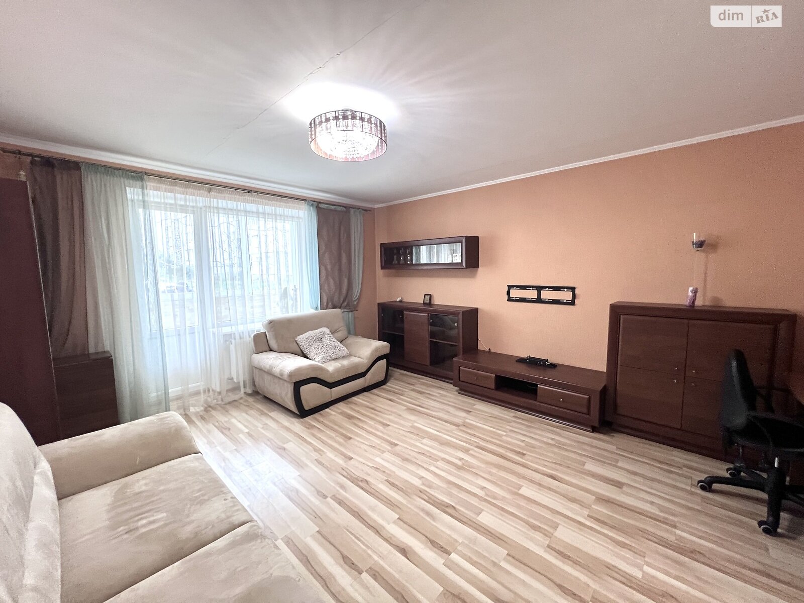 трикімнатна квартира в Тернополі, район Дружба, на вул. Будного Степана 32А в довготривалу оренду помісячно фото 1