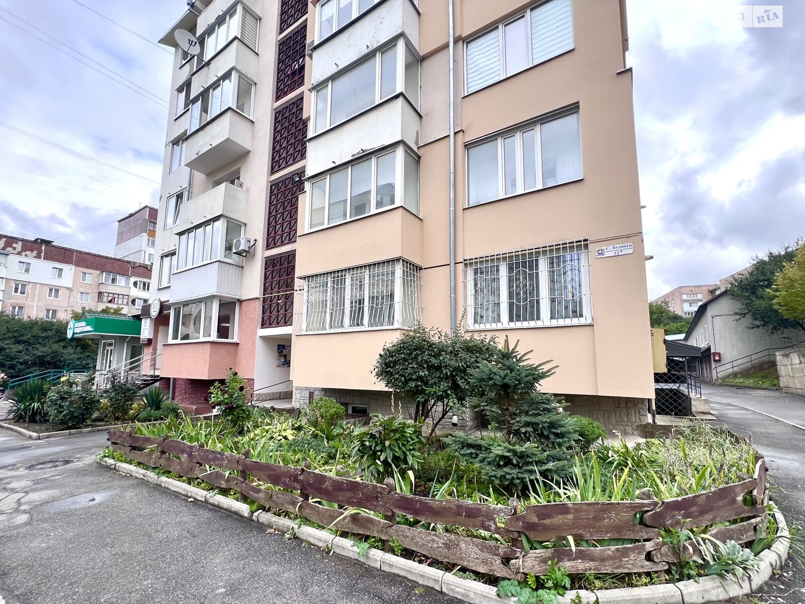 трикімнатна квартира в Тернополі, район Дружба, на вул. Будного Степана 32А в довготривалу оренду помісячно фото 1