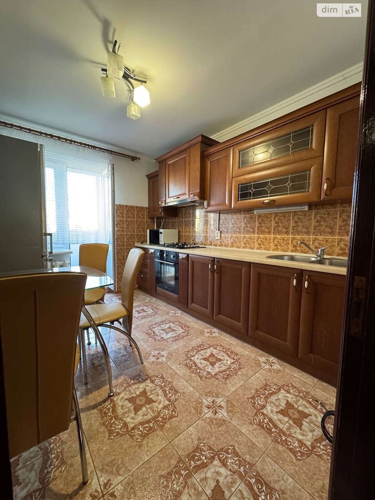 трехкомнатная квартира в Тернополе, район Дружба, на ул. Будного Степана 30 в аренду на долгий срок помесячно фото 1