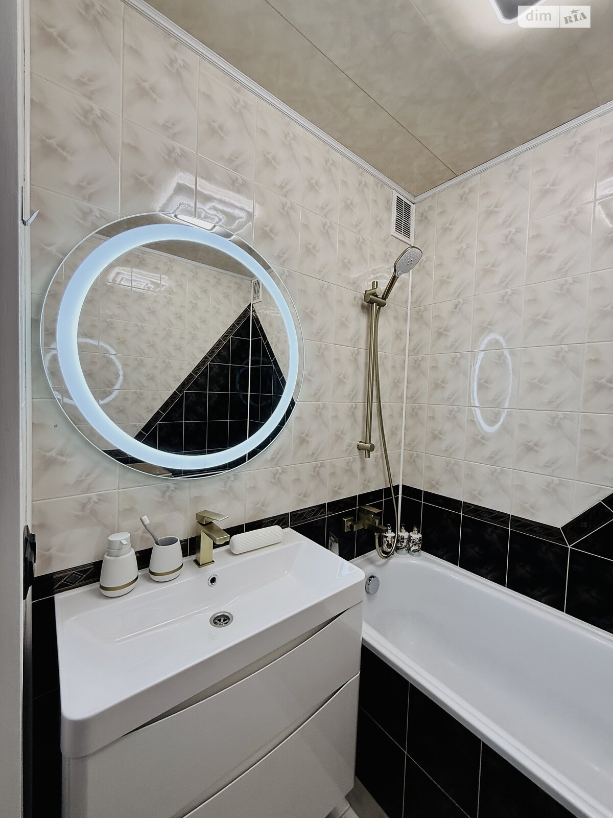 двокімнатна квартира в Тернополі, район Дружба, на вул. Карпенка 4 в довготривалу оренду помісячно фото 1 двокімнатна квартира в Тернополі, район Дружба, на вул. Карпенка 4 в довготривалу оренду помісячно фото 1