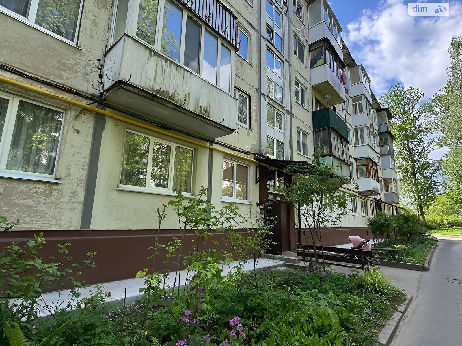трикімнатна квартира в Тернополі, район Дружба, на вул. Кривоноса Максима 5 в довготривалу оренду помісячно фото 1 трикімнатна квартира в Тернополі, район Дружба, на вул. Кривоноса Максима 5 в довготривалу оренду помісячно фото 1