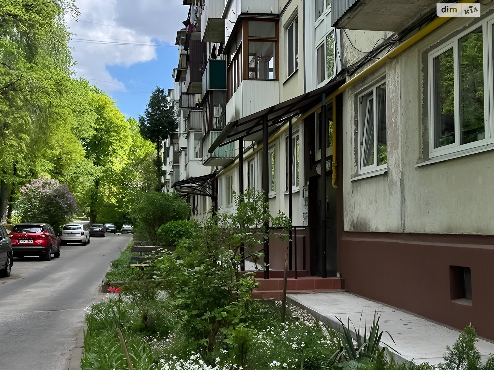 трикімнатна квартира в Тернополі, район Дружба, на вул. Кривоноса Максима 5 в довготривалу оренду помісячно фото 1 трикімнатна квартира в Тернополі, район Дружба, на вул. Кривоноса Максима 5 в довготривалу оренду помісячно фото 1