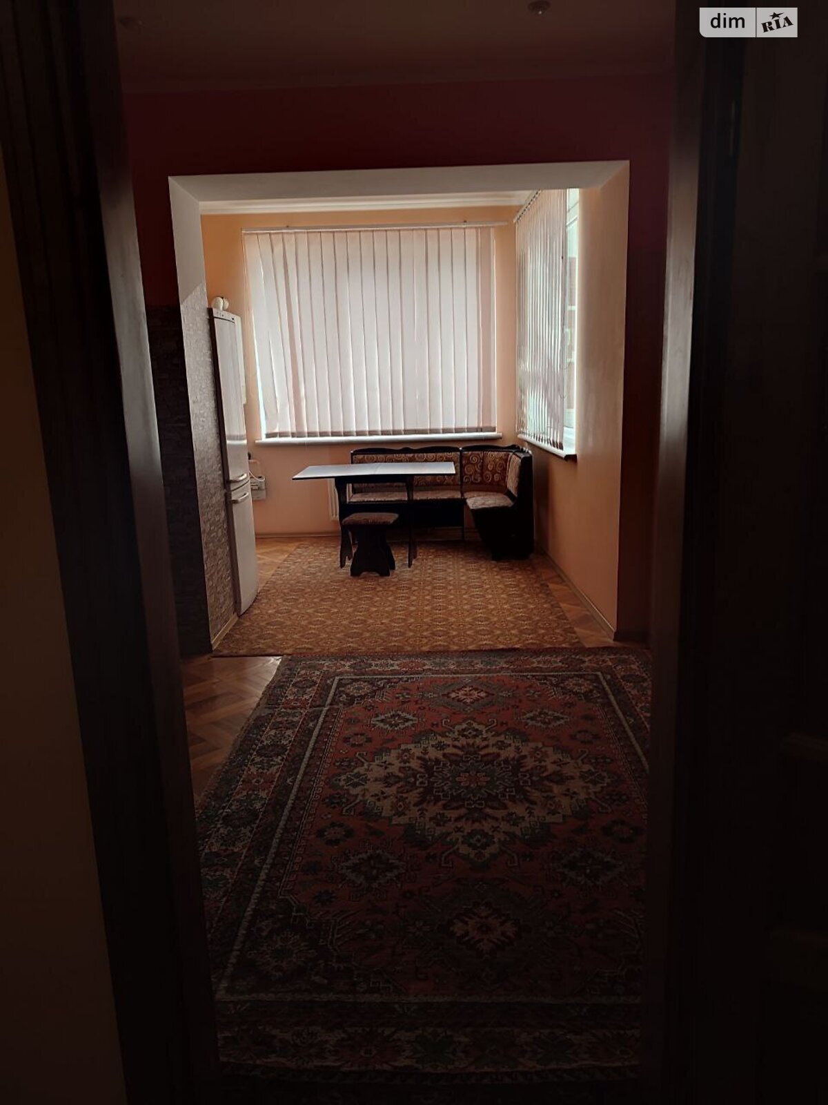 трехкомнатная квартира с мебелью в Тернополе, район Дружба, на бул. Просвещения 19Б в аренду на долгий срок помесячно фото 1