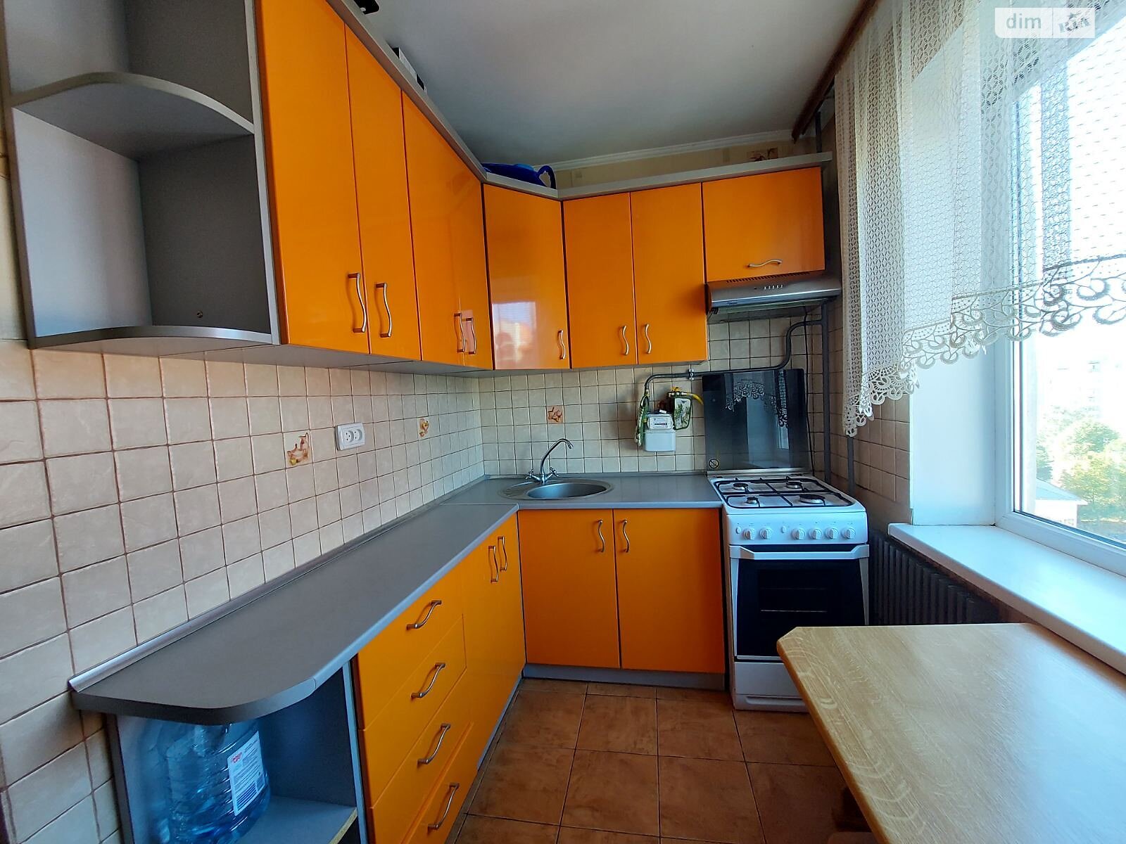 однокомнатная квартира с мебелью в Тернополе, район Дружба, на бул. Просвещения 10 в аренду на долгий срок помесячно фото 1