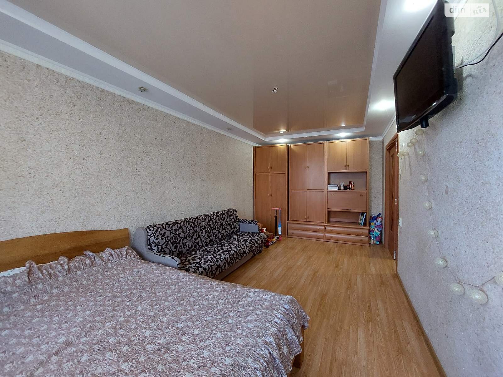 однокомнатная квартира с мебелью в Тернополе, район Дружба, на бул. Просвещения 10 в аренду на долгий срок помесячно фото 1