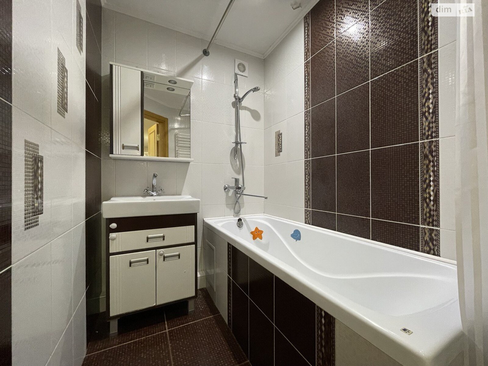 двухкомнатная квартира в Тернополе, район Дружба, на ул. Владимира Лучаковского в аренду на долгий срок помесячно фото 1 двухкомнатная квартира в Тернополе, район Дружба, на ул. Владимира Лучаковского в аренду на долгий срок помесячно фото 1