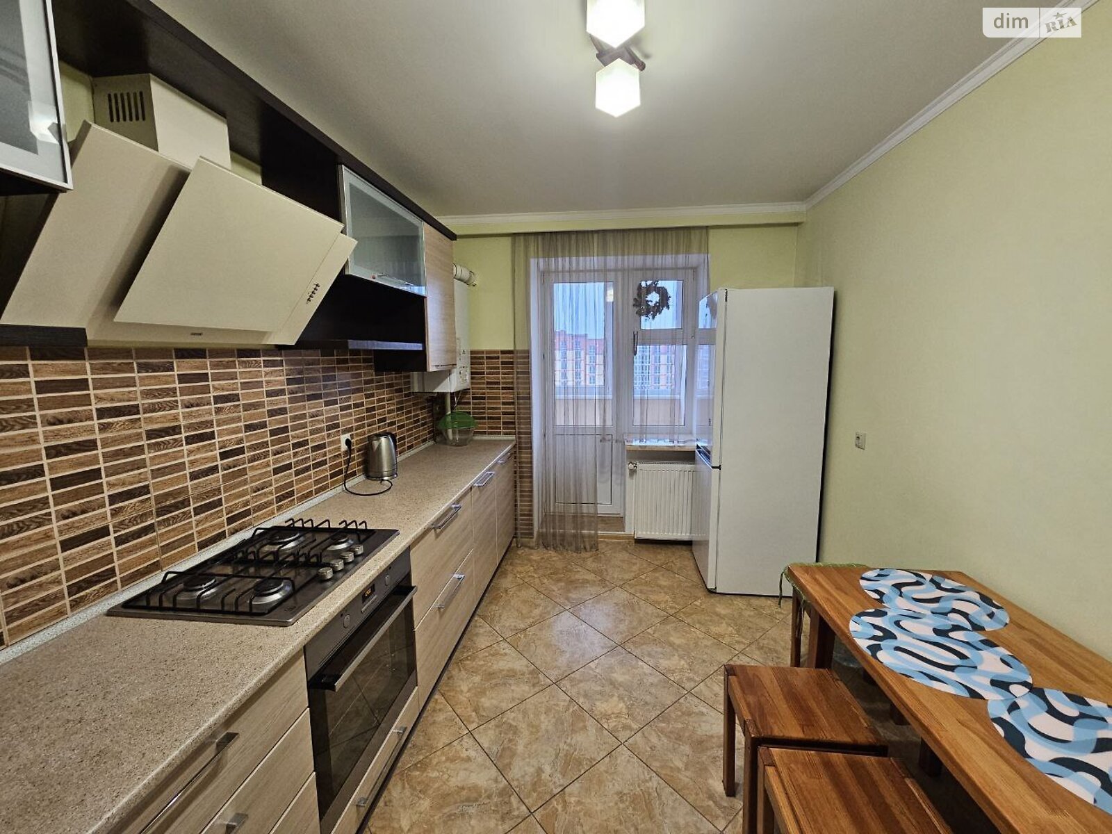 трехкомнатная квартира в Тернополе, район Дружба, на ул. Владимира Лучаковского в аренду на долгий срок помесячно фото 1 трехкомнатная квартира в Тернополе, район Дружба, на ул. Владимира Лучаковского в аренду на долгий срок помесячно фото 1