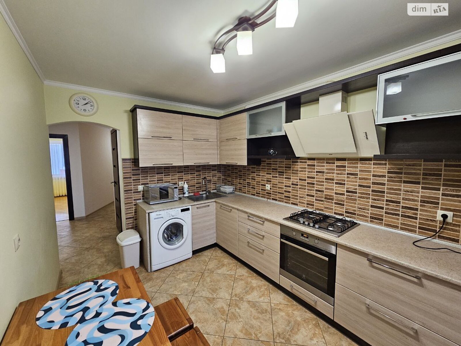 трехкомнатная квартира в Тернополе, район Дружба, на ул. Владимира Лучаковского в аренду на долгий срок помесячно фото 1 трехкомнатная квартира в Тернополе, район Дружба, на ул. Владимира Лучаковского в аренду на долгий срок помесячно фото 1