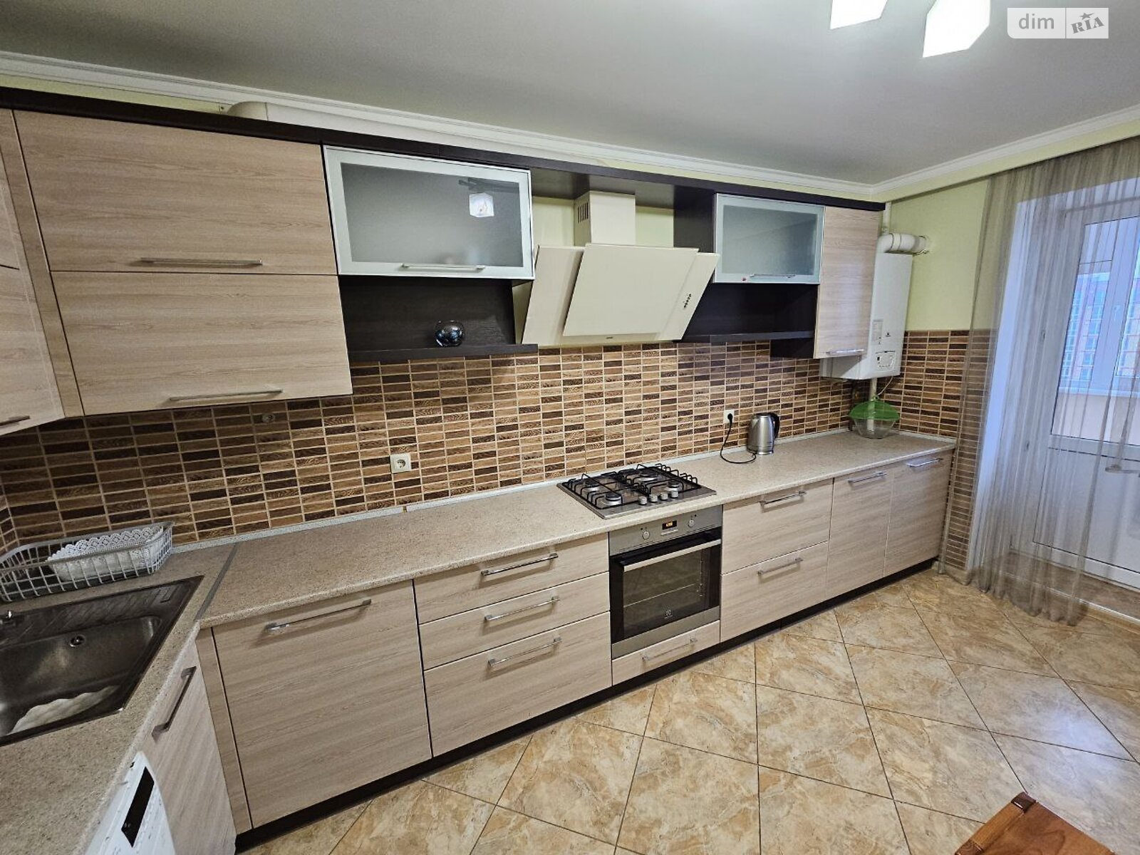 трехкомнатная квартира в Тернополе, район Дружба, на ул. Владимира Лучаковского в аренду на долгий срок помесячно фото 1 трехкомнатная квартира в Тернополе, район Дружба, на ул. Владимира Лучаковского в аренду на долгий срок помесячно фото 1