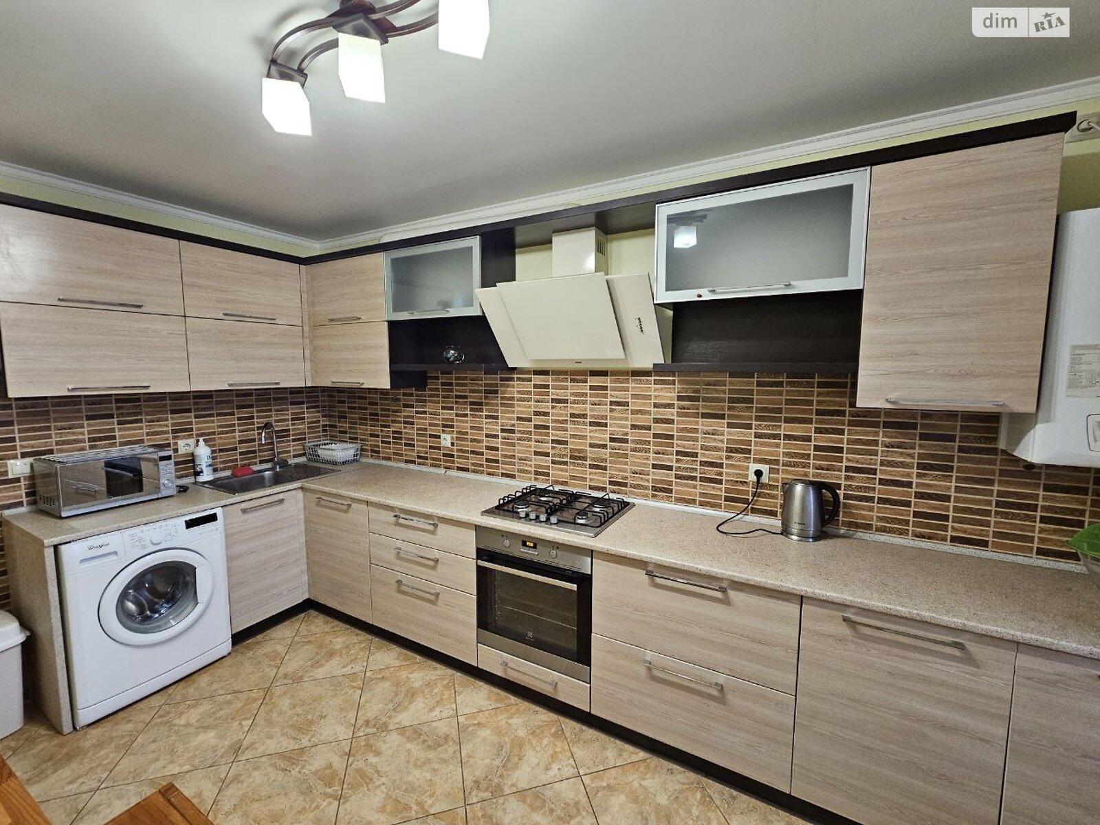 трехкомнатная квартира в Тернополе, район Дружба, на ул. Владимира Лучаковского в аренду на долгий срок помесячно фото 1 трехкомнатная квартира в Тернополе, район Дружба, на ул. Владимира Лучаковского в аренду на долгий срок помесячно фото 1