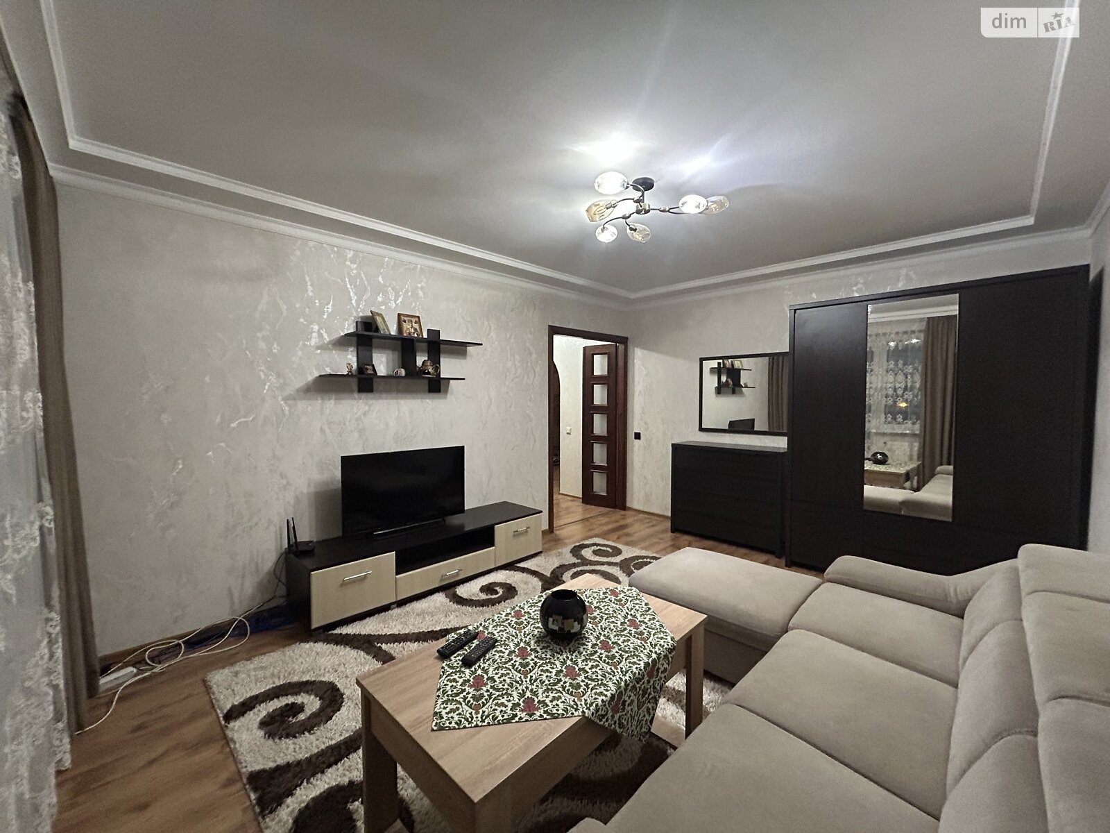 трикімнатна квартира в Тернополі, район Дружба, на вул. Володимира Лучаковського в довготривалу оренду помісячно фото 1