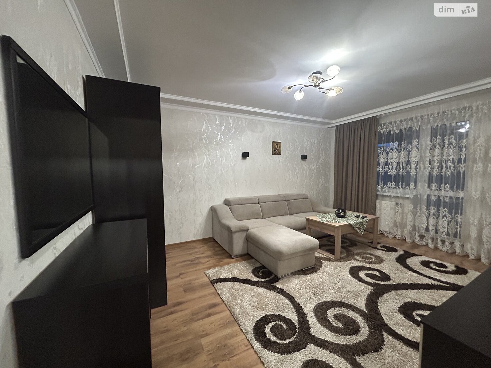 трикімнатна квартира в Тернополі, район Дружба, на вул. Володимира Лучаковського в довготривалу оренду помісячно фото 1