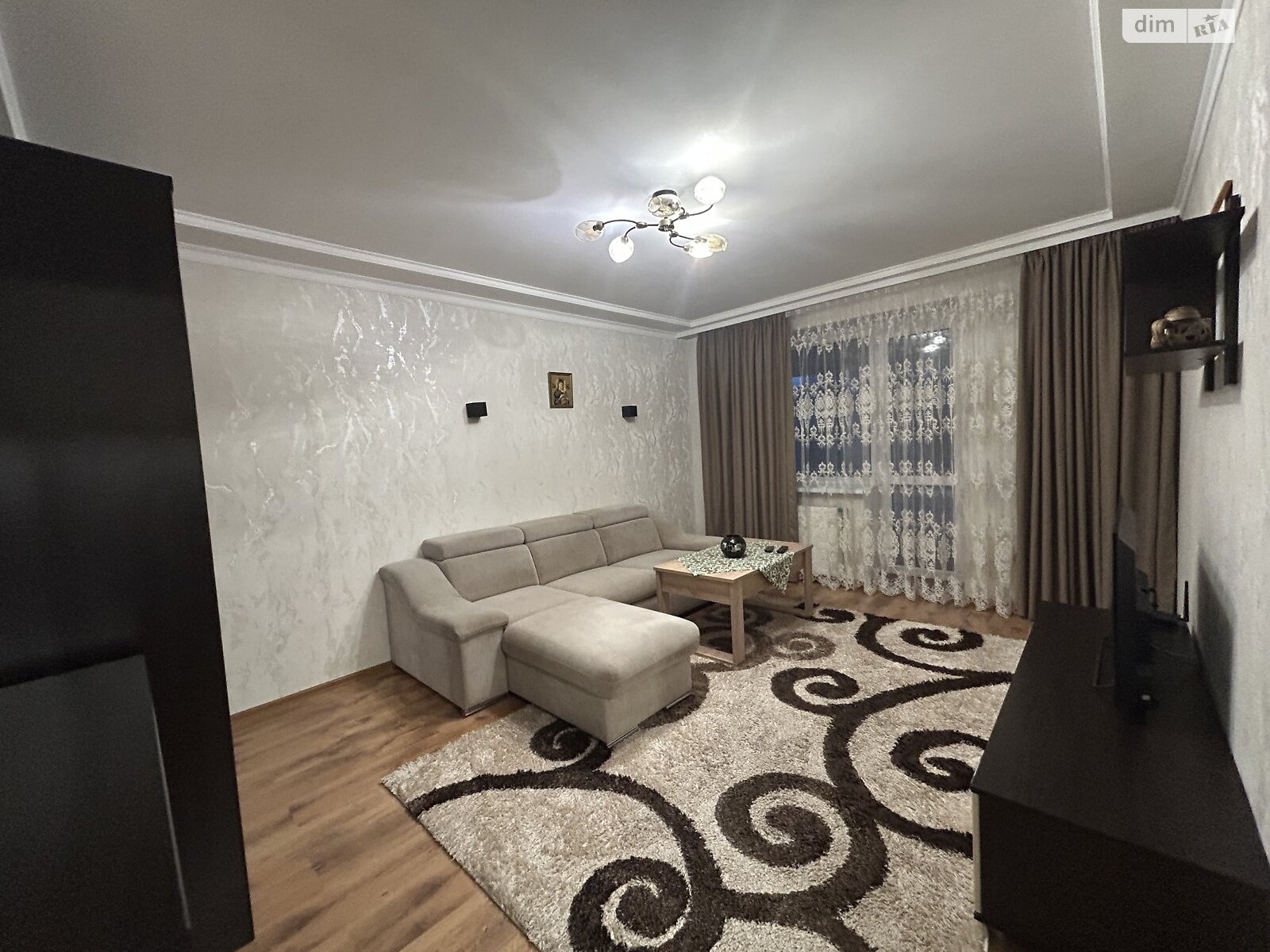 трикімнатна квартира в Тернополі, район Дружба, на вул. Володимира Лучаковського в довготривалу оренду помісячно фото 1