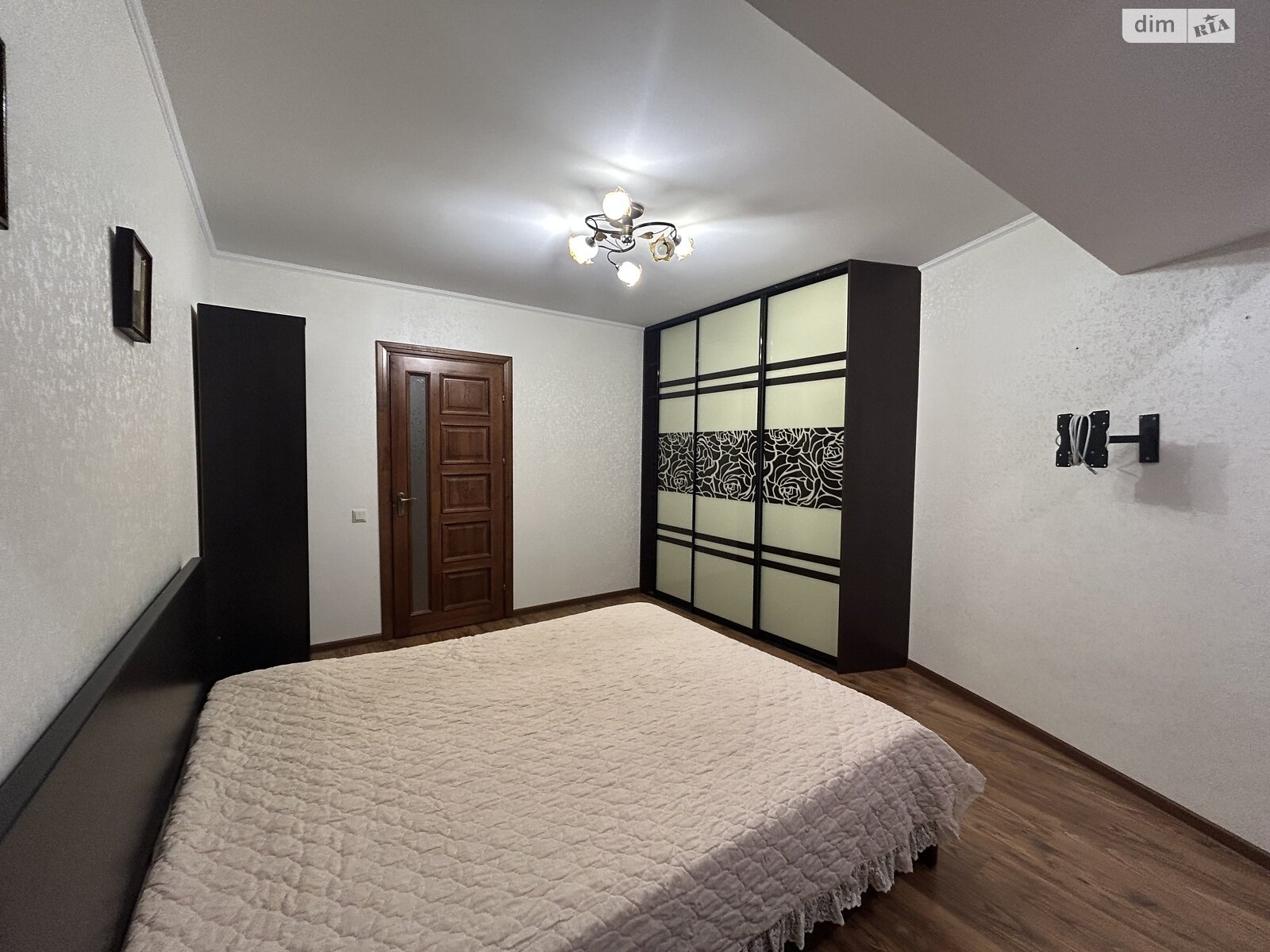 трикімнатна квартира в Тернополі, район Дружба, на вул. Володимира Лучаковського в довготривалу оренду помісячно фото 1