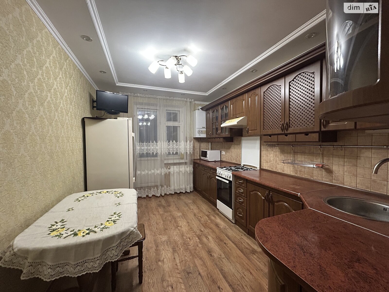 трикімнатна квартира в Тернополі, район Дружба, на вул. Володимира Лучаковського в довготривалу оренду помісячно фото 1