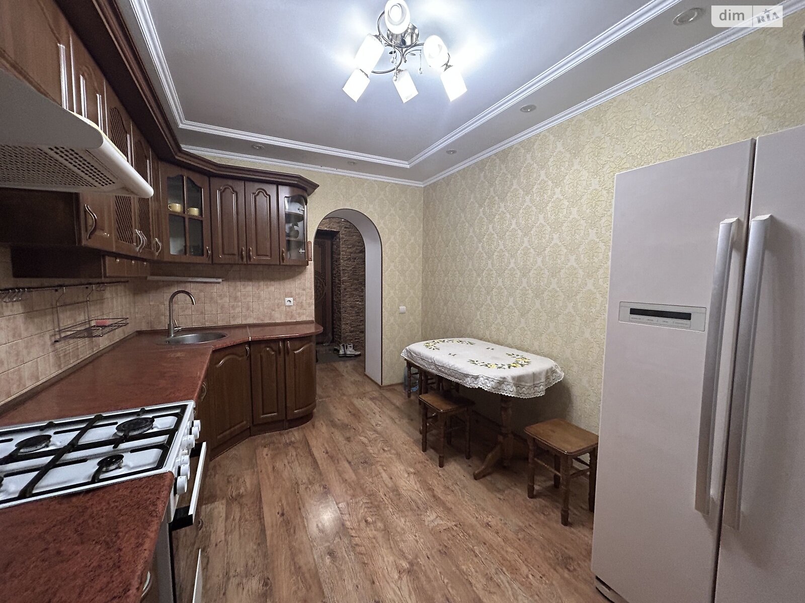 трикімнатна квартира в Тернополі, район Дружба, на вул. Володимира Лучаковського в довготривалу оренду помісячно фото 1