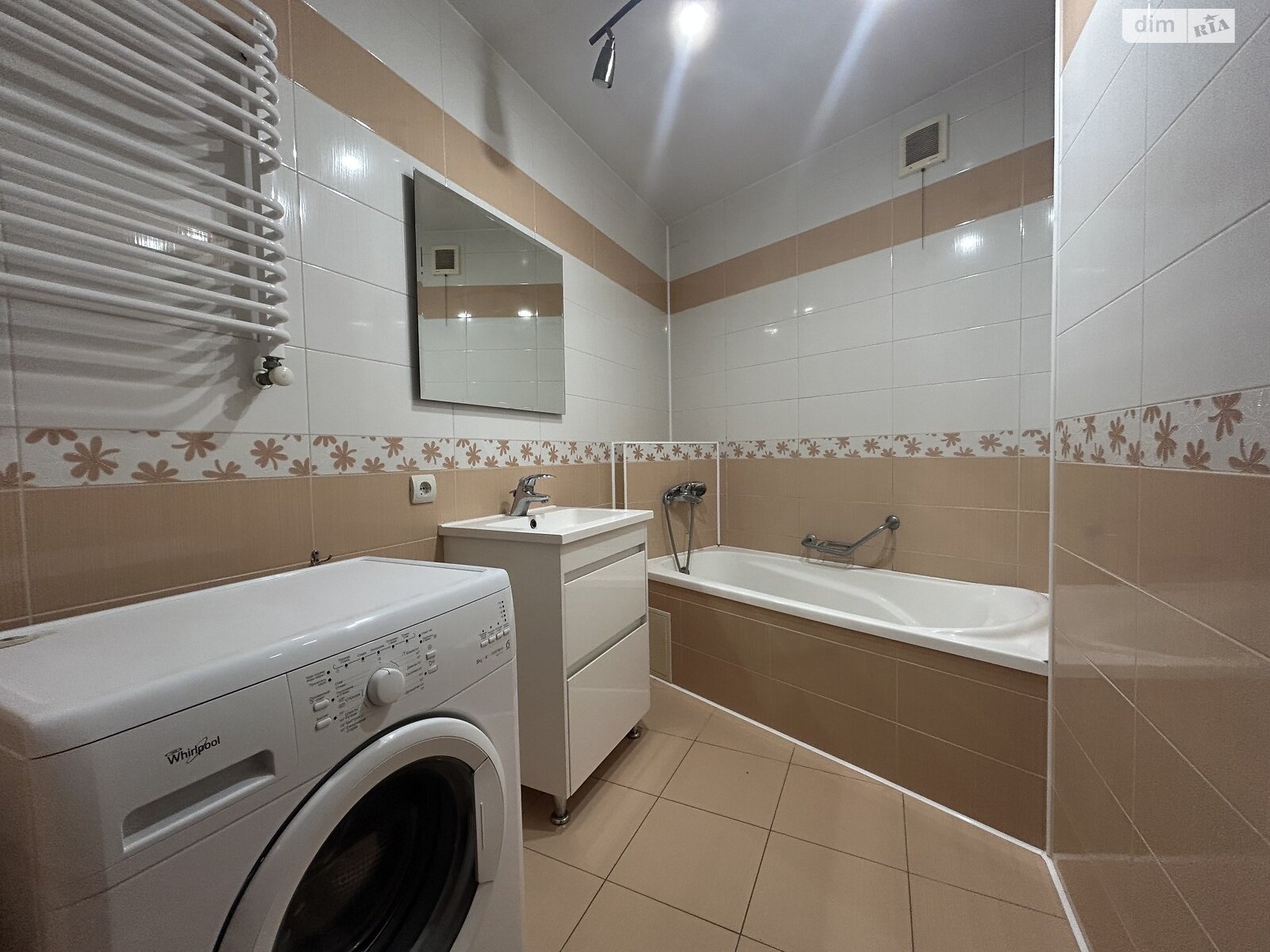 трикімнатна квартира в Тернополі, район Дружба, на вул. Володимира Лучаковського в довготривалу оренду помісячно фото 1