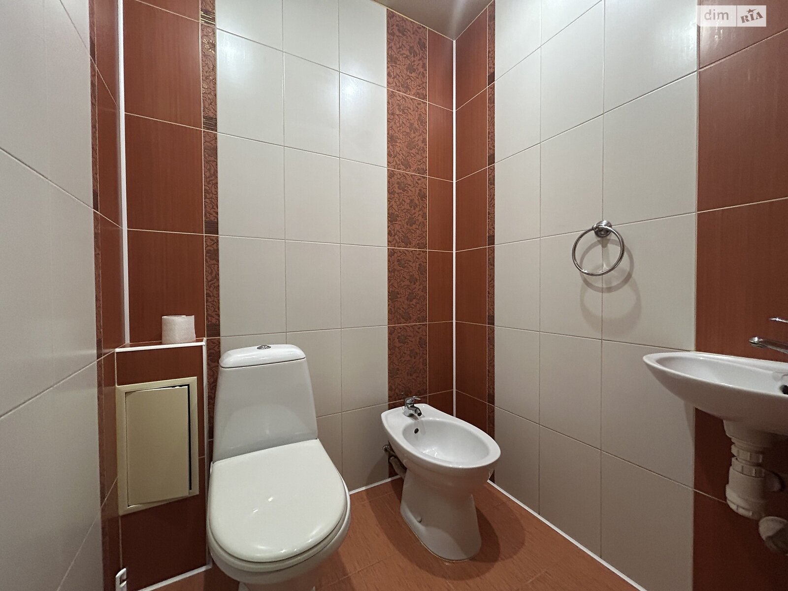 трикімнатна квартира в Тернополі, район Дружба, на вул. Володимира Лучаковського в довготривалу оренду помісячно фото 1