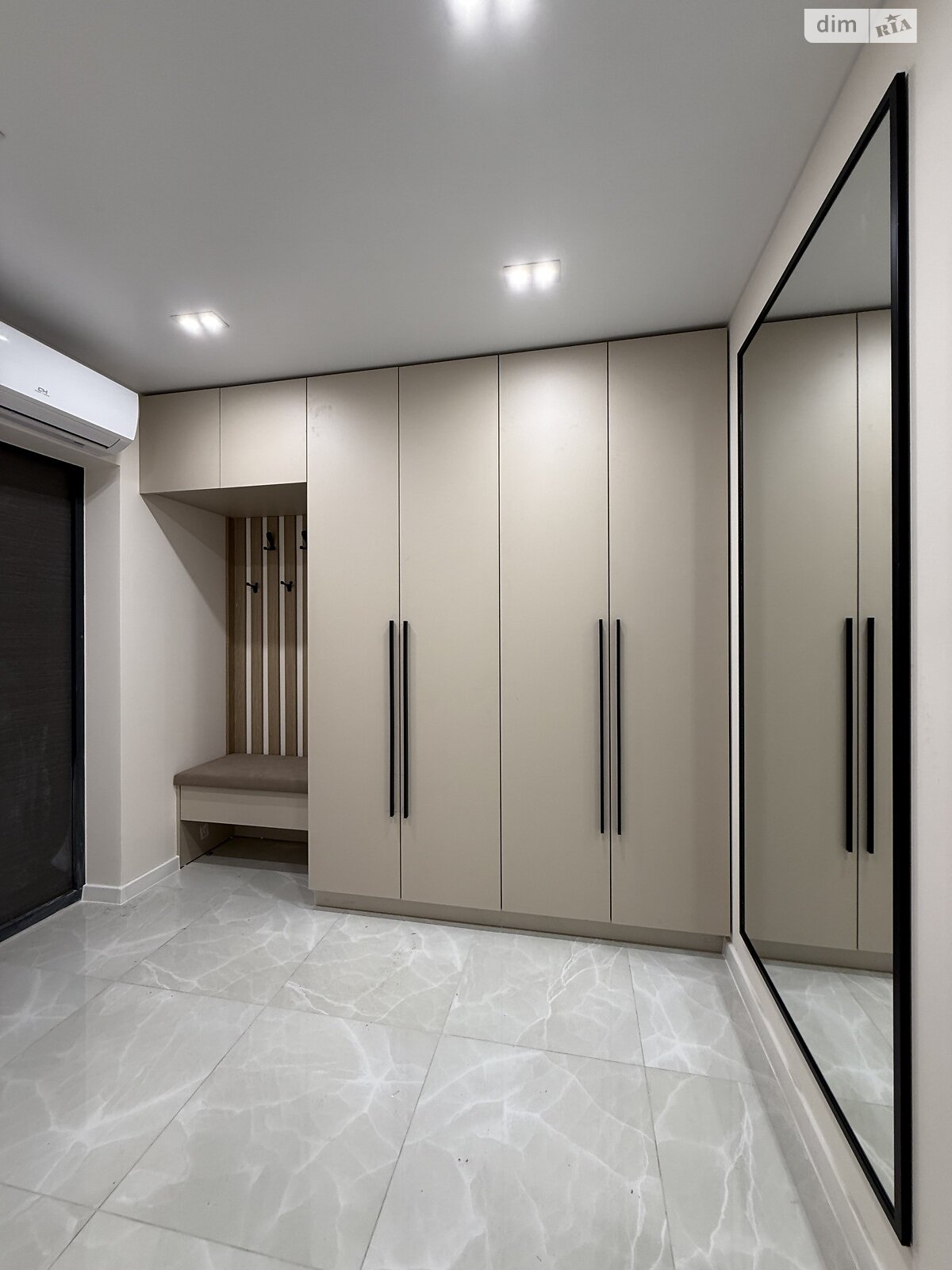 однокімнатна квартира в Тернополі, район Канада, на вул. Вербицького Михайла 7А в довготривалу оренду помісячно фото 1 однокімнатна квартира в Тернополі, район Канада, на вул. Вербицького Михайла 7А в довготривалу оренду помісячно фото 1