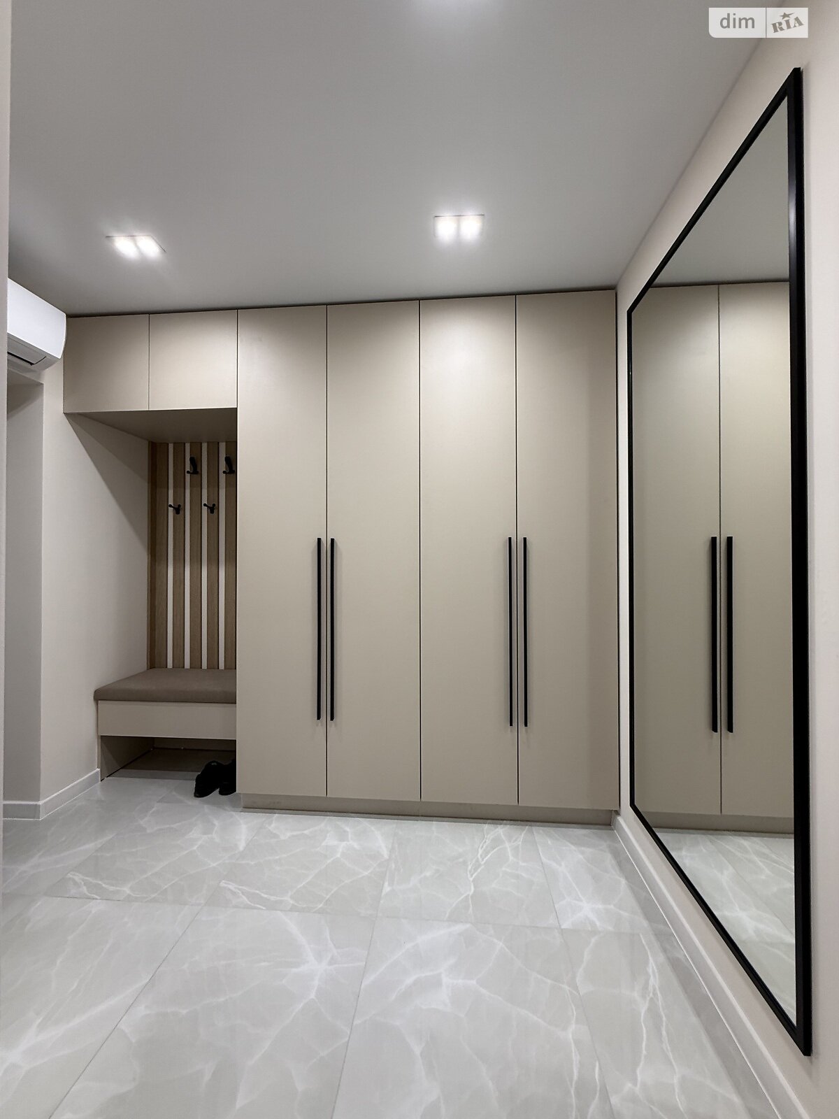 однокімнатна квартира в Тернополі, район Канада, на вул. Вербицького Михайла 7А в довготривалу оренду помісячно фото 1 однокімнатна квартира в Тернополі, район Канада, на вул. Вербицького Михайла 7А в довготривалу оренду помісячно фото 1