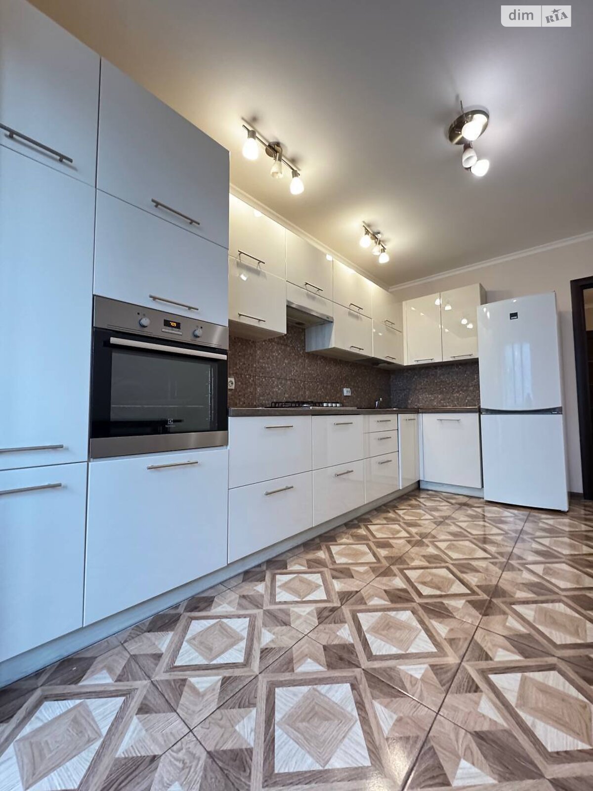 двухкомнатная квартира в Тернополе, район Канада, на ул. Вербицкого Михаила 12 в аренду на долгий срок помесячно фото 1